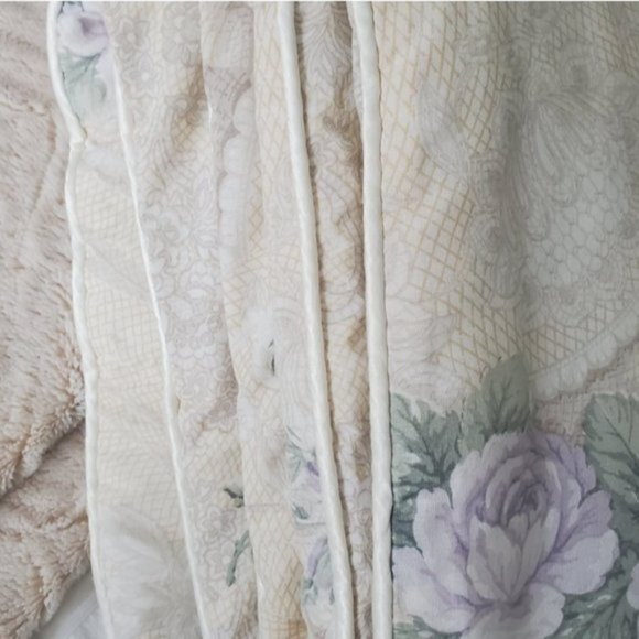 THE BAY REVERSIBLE TWIN BEDDING- Floral and Cream W 1 large pillow cover - Picture 7 of 11